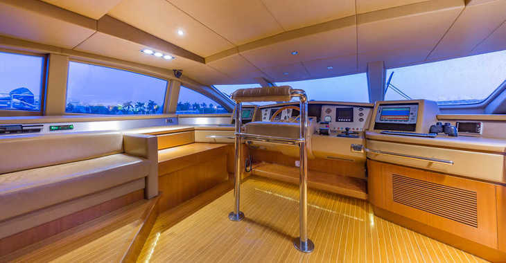 Chartern Sie yacht in Palm Cay Marina - AZIMUT