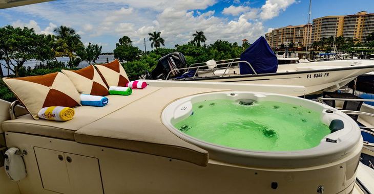 Rent a yacht in Palm Cay Marina - HORIZON