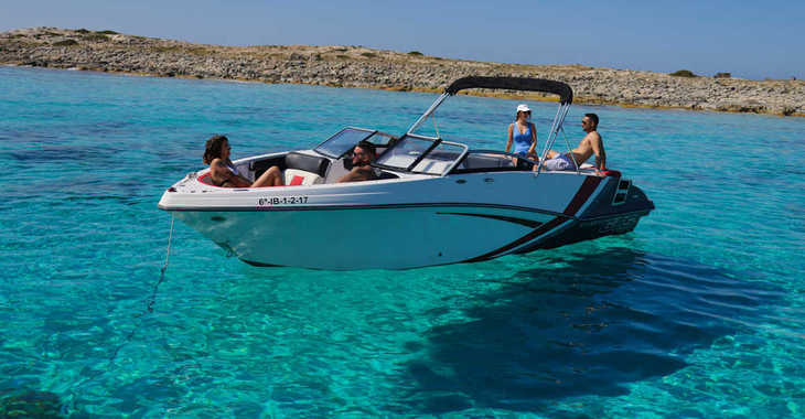 Louer bateau à moteur à Marina Botafoch - Glastron GTS 245