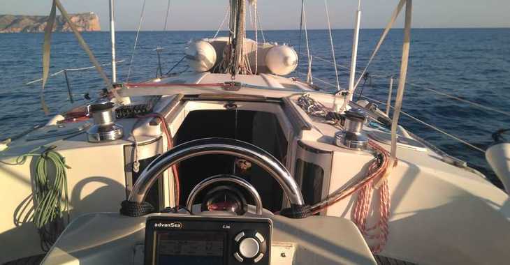 Rent a sailboat in Club Naútico de Oliva - Beneteau Oceanis 351 (July and August - Friday to Friday)