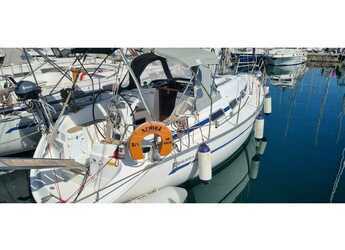 Rent a sailboat in Alimos Marina - Bavaria 32 Cruiser