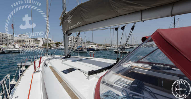 Rent a sailboat in Club Naútico de Sant Antoni de Pormany - JEANNEAU SO 509