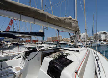 Rent a sailboat in Club Naútico de Sant Antoni de Pormany - JEANNEAU SO 379