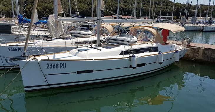 Rent a sailboat in Veruda - Dufour 382 Grand Large