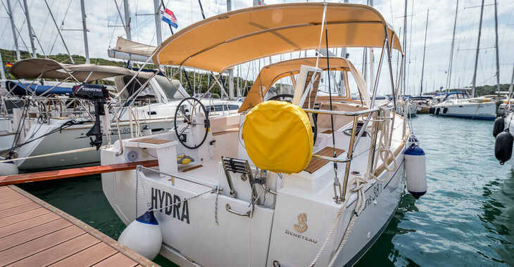 Chartern Sie segelboot in Veruda - Oceanis 38.1