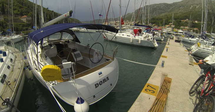 Chartern Sie segelboot in ACI Marina Dubrovnik - Bavaria Cruiser 37