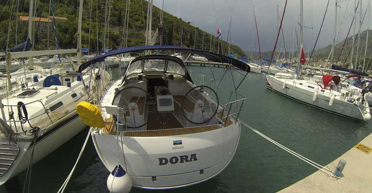 Chartern Sie segelboot in ACI Marina Dubrovnik - Bavaria Cruiser 37