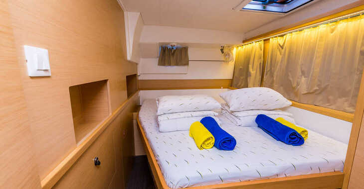 Rent a catamaran in ACI Marina Dubrovnik - Lagoon 400 S2