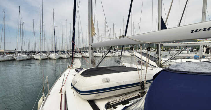 Rent a sailboat in Marina Sukosan (D-Marin Dalmacija) - Dufour 410 GL