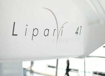 Noleggiare catamaran in Marina Tankerkomerc - Lipari 41