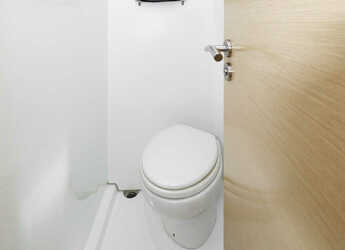 Noleggiare catamaran in Marina Tankerkomerc - Lipari 41