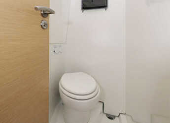 Noleggiare catamaran in Marina Tankerkomerc - Lipari 41