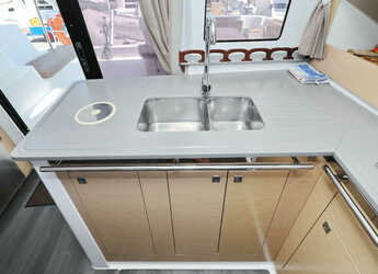 Noleggiare catamaran in Marina Tankerkomerc - Lipari 41