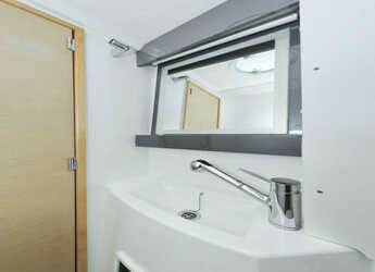 Noleggiare catamaran in Marina Tankerkomerc - Lipari 41