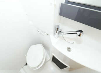 Noleggiare catamaran in Marina Tankerkomerc - Lipari 41