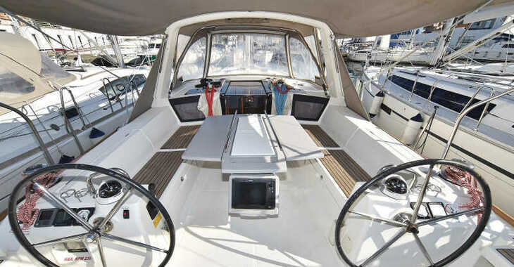 Rent a sailboat in Marina Tankerkomerc - Oceanis 41