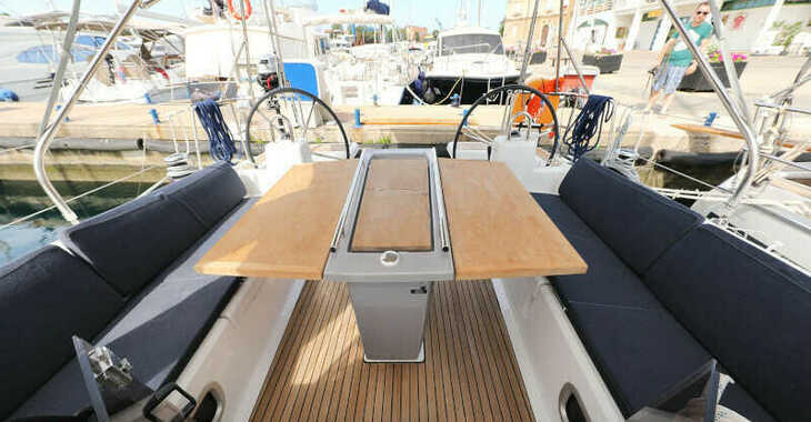 Rent a sailboat in Marina Tankerkomerc - Oceanis 41.1