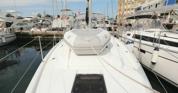 Rent a sailboat in Marina Tankerkomerc - Oceanis 41.1