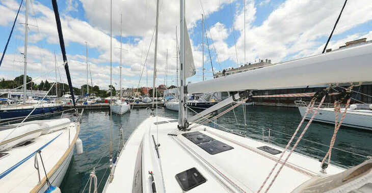 Rent a sailboat in Marina Tankerkomerc - Bavaria Cruiser 46